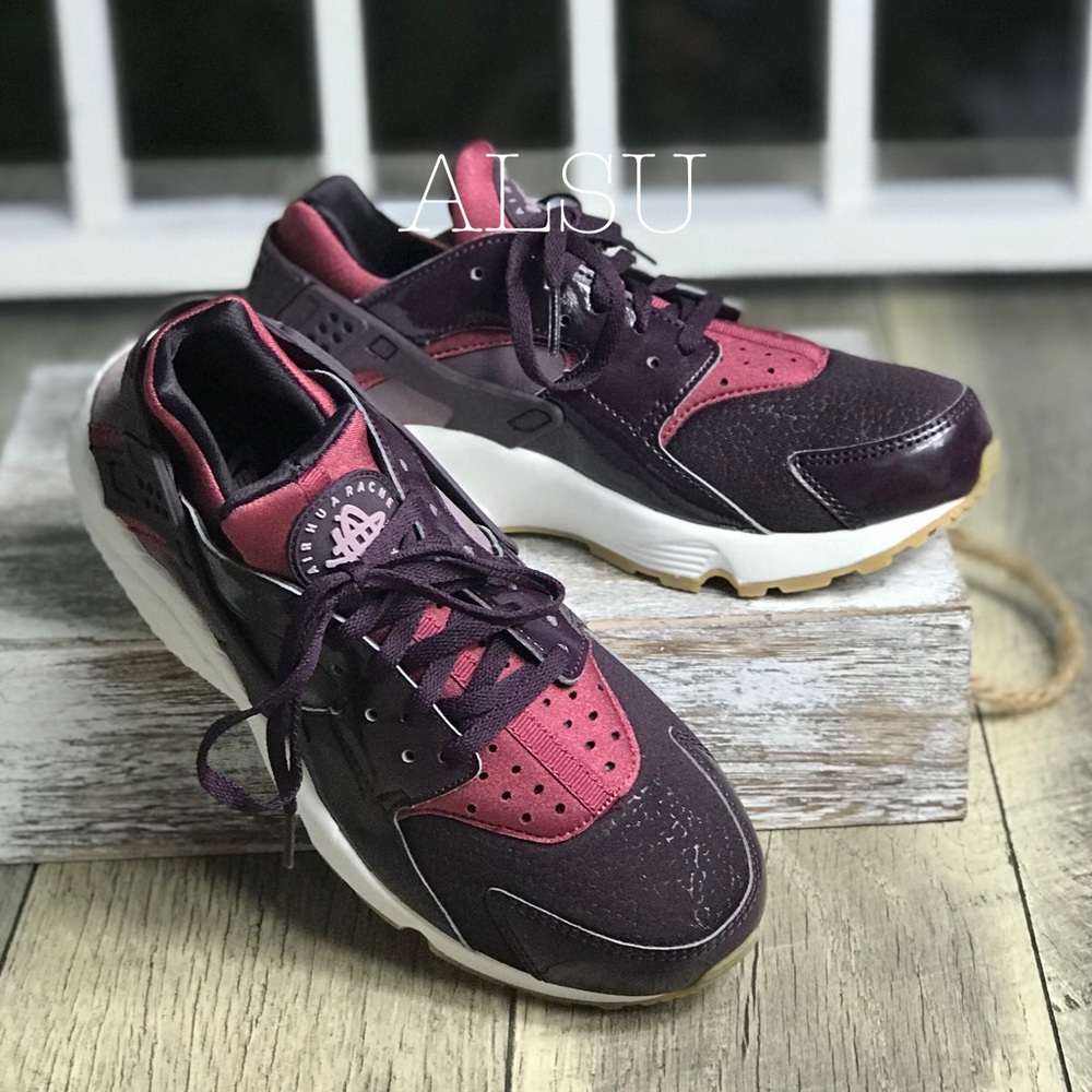 NWT Nike Huarache Run Port Wine WMNS - Picture 3 of 8